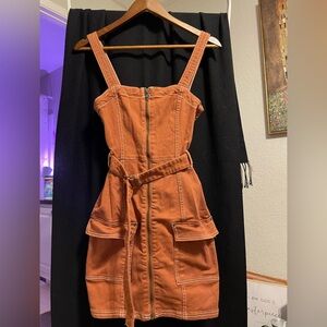 Divided mini dress with pockets